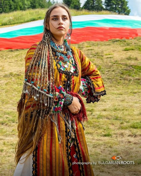 Bulgarian Traditional Clothing, Bulgarian Clothing, Traditional Hairstyle, National Clothes, Shabby Chic Cards, Folk Clothing, Royal Dresses, Bohemian Women, Weird Fashion