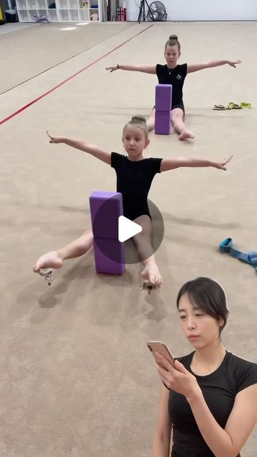 Yoga Daily Flow on Instagram: "Have you ever done any ballet or gymnastics in your life? 🤸‍♀️🩰  I have absolutely zero experience in any one of them, but trying new things are always fun! 2-5살부터 체조를 시작한 아이들과 서른살즈음 요가를 시작한 아줌마의 간극 😅  Btw just found that this is only their warm-up 🫢😮 and the girls are 7-13 yrs old.  Shoutout @ok_rhythmic_empire girls 👧👧 for the inspo 🫶 - Reel by @yogasong_hayeon - #yoga" Gymnastic Drills, Dance Conditioning, Daily Flow, Yoga Daily, Trying New Things, Dance Team, Dance Teams, I Work Out, Handstand