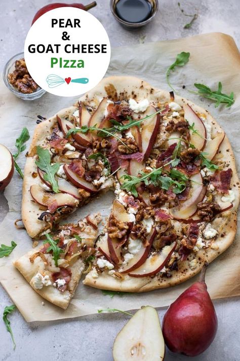 Try something different this weekend with a pear and goat cheese pizza! It's a scrumptious pear pizza with bacon, caramelized onions and candied walnuts. // pear pizza goat cheese // walnut pizza // pear goat cheese arugula pizza Pizza Goat Cheese, Savory Pear Recipes, Goat Cheese Pizza Recipes, Pear Goat Cheese, Pizza With Bacon, Pear Pizza, Goats Cheese Flatbread, Naan Pizza Recipes, Pizza Oven Recipes