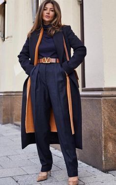 Navy Coat Outfit Winter Wear, Black And Navy Blue Outfit, Navy Winter Outfit, Navy Blue Winter Outfit, Navy Coat Outfit, Looks Street Style, Winter Fits, Coat Outfits, Mode Inspo