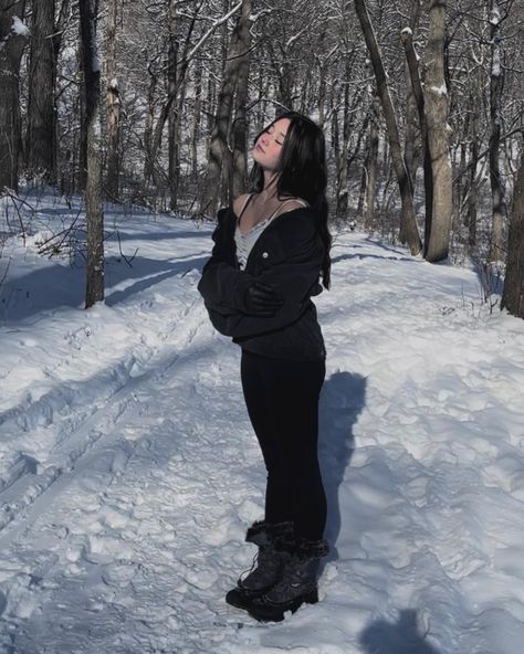 snow pose inspo, snow walk, snow day, cold days, snow in washington, oregon snow, minnesota snow, snow inspo, snow outfit, snow boots outfit Minnesota Outfits, Minnesota Snow, Oregon Snow, Snow Boots Outfit, Snow Outfit, Aesthetic Winter, Snow Day, Photo Inspo, Boots Outfit