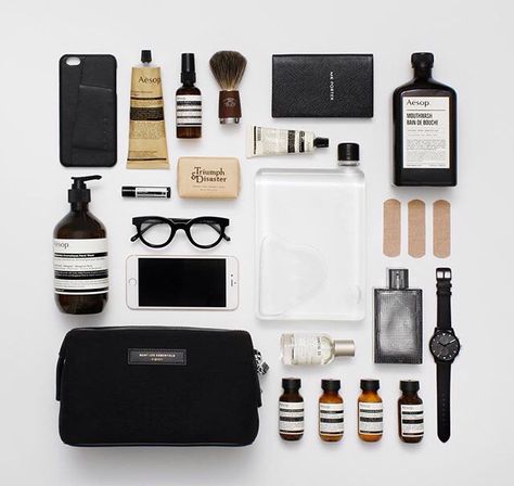 Essentials For Men, Everyday Bag Essentials, Travel Accessories For Men, Mens Travel, What In My Bag, Iphone Leather Case, Dopp Kit, Grooming Kit, Essential Bag