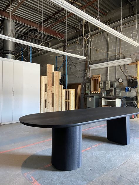 Black White Wood Interior, Wood Dinner Table, Black Dining Table, Dining Banquette, Modern Kitchen Tables, Doors Interior Modern, Kitchen Island Table, Edge Profile, Dinning Room Design