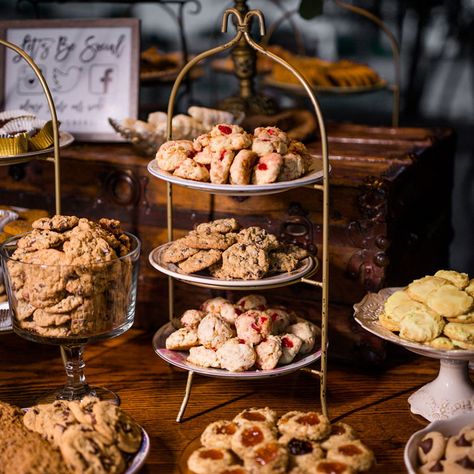 Perfect Presentations: Our Cookie Table Contest Winner and Runners-Up - Beyond the Cookie Table - August 2018 Cookie Displays For Parties, How To Serve Cookies At A Party, Crumbl Cookie Display, Display Cookies For A Party, Youngstown Cookie Table, How To Display Cookies, Party Cookie Display, Cookie Trays Presentation, Cookie Stand Display