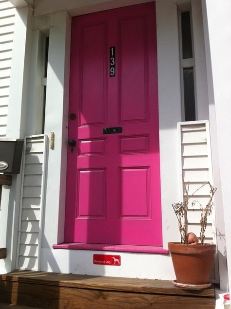 Love the magenta door! Magenta Front Door, Magenta Door, Hallway 2023, Purple Front Door, Front Portico, Purple Front Doors, Pink Doors, Home Curb Appeal, Pink Front Door