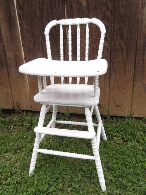 Vintage high chair makeover This is exactly what I keep looking for to repaint. High Chair Makeover, Vintage Highchair, Bloom High Chair, Antique High Chairs, Gold Chivari Chairs, Vintage High Chairs, Cute Desk Chair, Big Comfy Chair, Restoration Hardware Chair