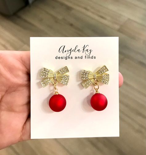 Gold bow with red ornament earrings, Christmas gifts, Christmas jewelry Earring Business, Ornament Earrings, Red Ornaments, Resin Ideas, Earrings Christmas, Christmas Parties, Christmas Earrings, Christmas Jewelry, Gifts Christmas