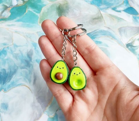 Hey everyone, we just launched our new website with different adorable keyrings. Visit us! keyringverse.bigcartel.com Avocado Clay Art, Avocado Keychain, Matching Bff, Diy Projects Gifts, Polymer Clay Kawaii, Clay Keychain, Food Charms, Video Ideas, Fimo Clay