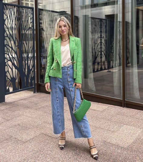 Green Tweed Jacket Outfit, White Tweed Blazer Outfit, Tweed Jacket Outfit Casual, Tweed Blazer Outfit, Green Blazer Outfit, Rich Girl Style, Tweed Jacket Outfit, March Outfits, Chanel Blazer