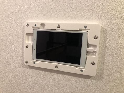 All our VidaMounts have built in cable management to keep your device plugged in and charging 24/7 while mounted. See this example of an On Wall Slim Mount using the original charging cable routed behind the device to a recessed outlet! ⚡️ 🔌 #VidaBox #VidaMount #OnWallSlimMount #CableManagement Hidden Plugs, Ipad Mount, Wall Mounts, Room Display, Cable Management, Meeting Room, Charging Cable, Smart Home, Wall Mount