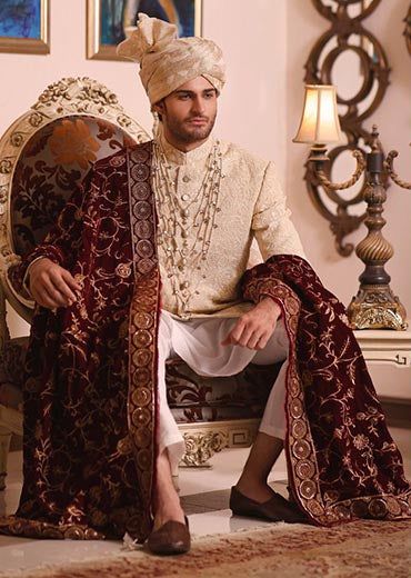 Groom Indian Wedding Outfits, Pakistani Men, Sherwani For Men Wedding, Groom Dress Men, Wedding Outfits For Groom, Indian Groom Wear, Wedding Dresses Men Indian, Men's Wedding Outfit, Red Bridal Dress