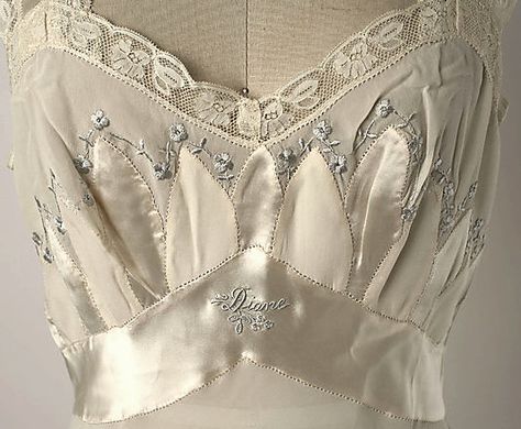 1952 Nightgown bodice - note the fancy embroidered name. Lingerie Vintage, Silk Clothes, Silk Nightgown, Lingerie Inspiration, Vintage Nightgown, Frou Frou, Silk Lingerie, Casual Styles, Moda Vintage