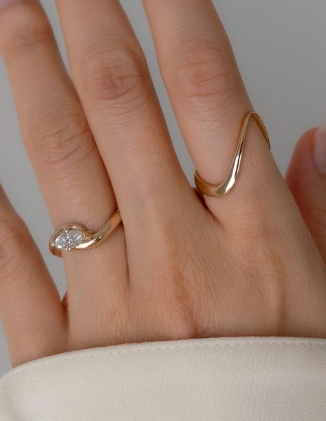 Oceanic Ring in Gold Wave Wedding Band, Pearl Necklace Earrings, Traditional Diamond, Solid Gold Band, Cvd Diamond, Pave Band, Jewelry Lookbook, Green Sapphire, Gold Wedding Band