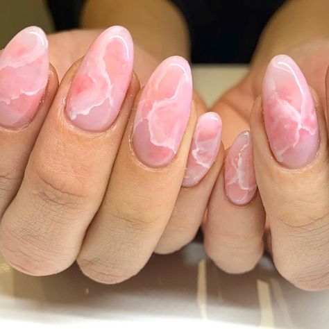 Nail Art Trends ✨ #nailart #nails #manicure #nailarttrend #easynailart #nailartclub #nailsfordays #debellecosmetics #debellenails #nails2020 Rose Quartz Nails, Quartz Nails, Magic Nails, Quartz Nail, Marble Nail Art, Latest Nail Art, Nails 2020, Diy Nail Art, Neutral Nails