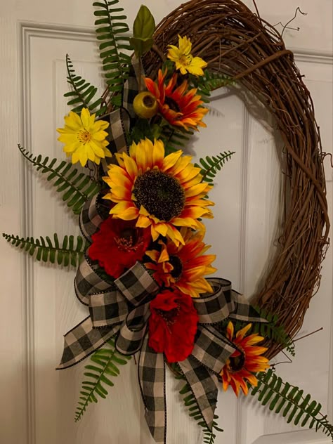 Fall Oval Grapevine Wreath Ideas, Oval Fall Wreath, Oval Wreath Ideas, Oval Grapevine Wreath Ideas, Farmhouse Florals, Cross Wreaths, Vine Wreaths, Decorating Wreaths, Sunflower Wreath Diy