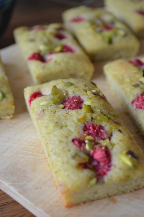 Floral Desserts, Pistachio Raspberry, Raspberry Pistachio, Pistachio Recipes, Almond Cakes, Tray Bakes, Pistachio, Sweet Recipes, Baking Recipes