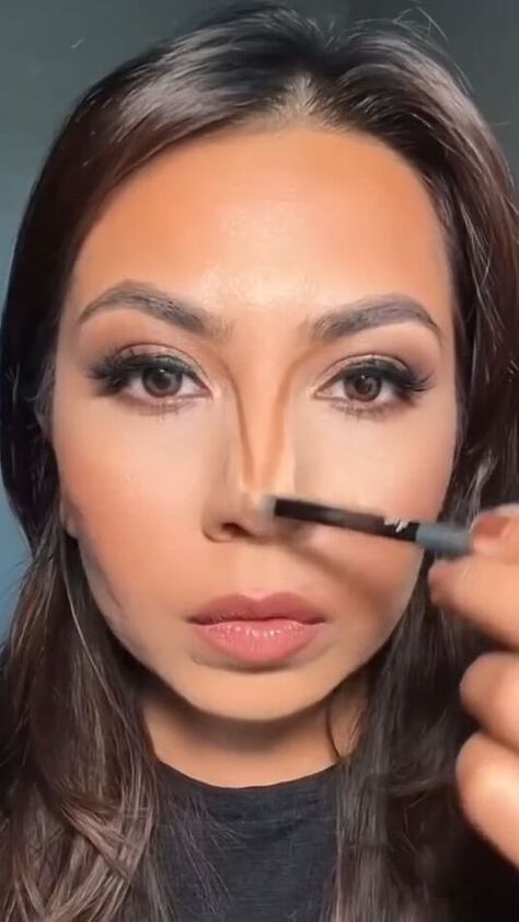 Nose Contour For Long Nose, Easy Nose Contour, Bulbous Nose Contour, Big Nose Makeup, Slimmer Nose, Easy Nose, Applying Highlighter, Upturned Nose, Bulbous Nose