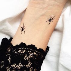 Tarantula spider small simple tattoo Spider Tattoos, Ephemeral Tattoo, Fandom Tattoos, Spider Web Tattoo, Basic Tattoos, Web Tattoo, Dragon Tattoo For Women, Scary Tattoos, Inspiration Tattoos