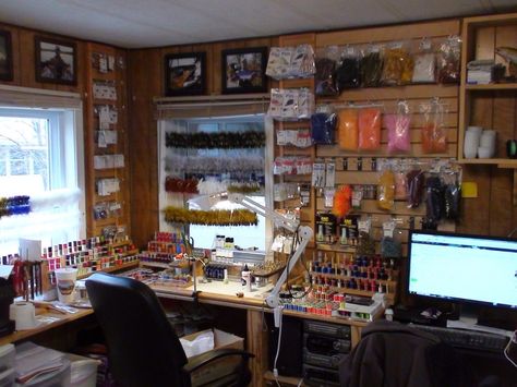 Beginner Fly Tying, Fishing Gear Storage, Fly Tying Desk, Fly Tying Tools, Fishing Rod Storage, Trout Fishing Tips, Steelhead Flies, Fishing Room, Fly Tying Materials