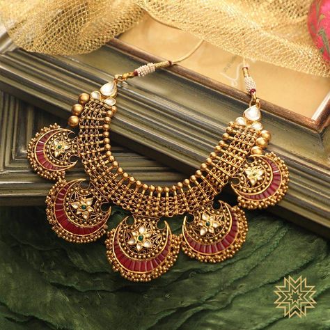 Manubhai Jewellers, Gold Bridal Necklace, Antique Necklaces Design, Gold Jewelry Simple Necklace, Gold Necklace Indian Bridal Jewelry, Antique Bridal Jewelry, Antique Jewelry Indian, Wedding Jewellery Collection, Indian Jewelry Sets