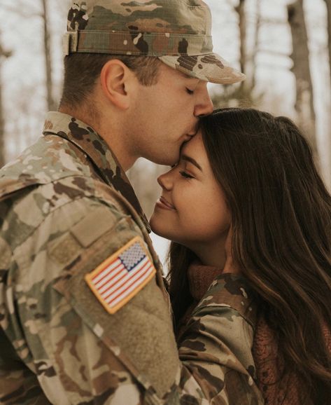 Marine Photoshoot, Army Photoshoot, Army Couple Photography, Military Couple Pictures, Military Couples Photos, Military Engagement Photos, Army Love Photography, Soldier Love, Military Couple