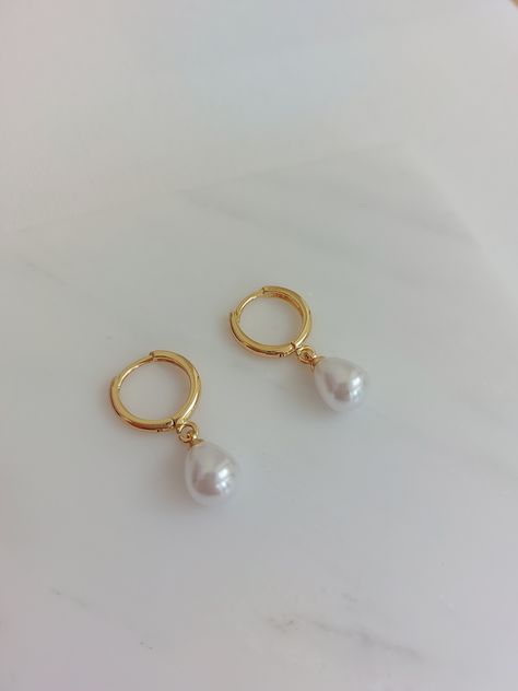 Pearl Huggie Hoop Earrings, Pearl Earrings, Huggie Hoops, Minimalist Earrings by MeadowWildJewellery on Etsy Wedding Pearls, Pretty Jewelry Necklaces, Bohemian Style Jewelry, Simple Pearl, Earrings Pearl, Shell Earrings, Huggie Hoop Earrings, Dream Jewelry, Jewelry Earrings Hoops