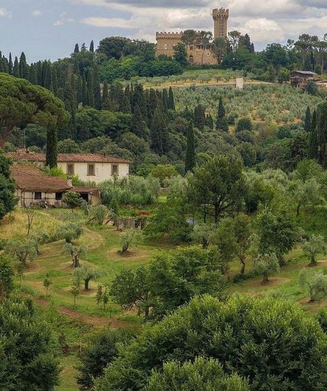 Italian Countryside Aesthetic, Tuscany Home, Mediterranean Aesthetic, Italy Vibes, Moving To Italy, Italian Summer, Northern Italy, Pretty Places, Travel Aesthetic