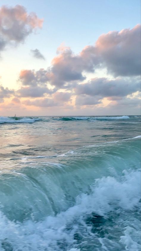 Beach Sunset Photography, Ocean Pictures, Sky Pictures, Holiday Pictures, Pretty Sky, Beautiful Ocean, Seascape Paintings, Beautiful Places To Travel, Beach Aesthetic