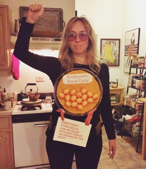 22 Feminist Halloween Costumes To Bring Out The Wonder Woman In All Of Us Feminist Costume, Feminist Halloween Costumes, Female Ghostbusters, Barbie Halloween Costume, Deer Costume, Easy Diy Costumes, Barbie Halloween, Feminist Icons, Gloria Steinem