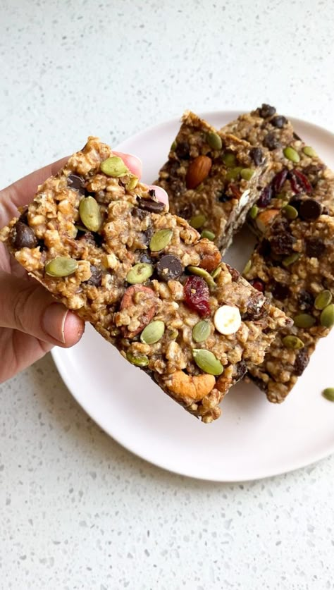 Snacks High Protein, Protein Energy Bars, No Bake Protein Bars, Gluten Free Protein Bars, Vegan Energy Bars, Energy Bars Recipe, Best Vegan Protein, High Protein Bars, Vegan Protein Bars