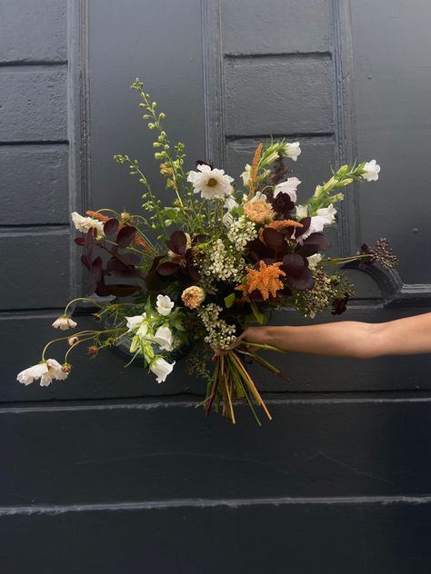 Chocolate Cosmos Bouquet, Cosmo Arrangement, Modern Fall Wedding Flowers, Amaranth Bouquet Wedding, Cockscomb Flower Bouquet, Amaranthus Wedding Bouquet, Late Summer Wedding Colors Schemes, November Bouquet, Late Summer Bouquet