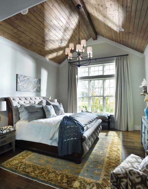 33 Stunning master bedroom retreats with vaulted ceilings Farmhouse Bedroom Quilt, Bedroom Vaulted Ceiling, Bedroom Decor Scandinavian, Turquoise Bedroom Ideas, Dining Room Curtain Ideas, Broadway Bedroom, Mermaid Bedroom Ideas, Unused Dining Room, Quilt Texture