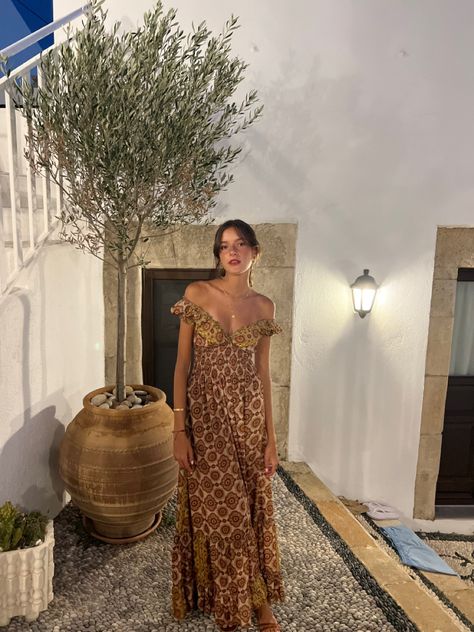 Mexico Dress Outfit, Colombian Aesthetic Outfits, Fancy Vacation Outfits, Summer Europe Fashion, Spain Outfit Spring, Madeira Portugal Outfit, Majorca Outfit, Summer Mexico Outfits, Sicily Italy Outfits