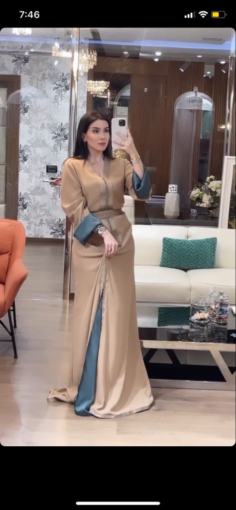 Kaftan Simple, Caftan Simple, Morrocan Fashion, Moroccan Kaftan Dress, 9to5chic Outfits, Outfits Muslim, Moroccan Clothing, Satin Formal Dress, Kaftan Designs