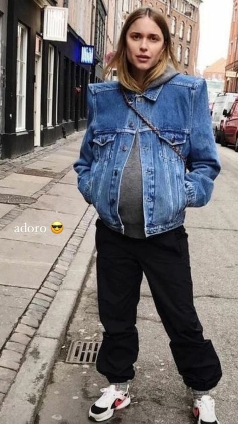 Bump Fits, Pernille Teisbaek, Pregnancy Outfit, Pregnancy Clothes, Parenting Inspiration, Maternity Clothes, Bump, Denim Jacket, Fashion Week