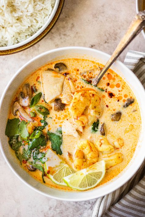 Chicken Udon Soup, Galangal Root, Tom Kha Gai Soup, Tom Kha Soup, Coconut Chicken Soup, Soup Thai, Thai Coconut Chicken Soup, Thai Coconut Chicken, Udon Soup