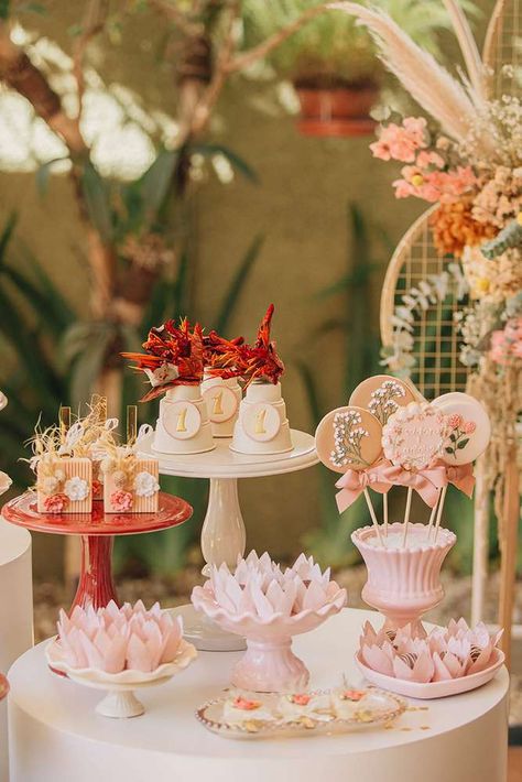 Boho Chic Birthday Party, Boho Chic Party, Small Birthday Cakes, Chic Birthday Party, Birthday Boho, Toned Girls, Cake Table Birthday, Boho Birthday Party, Chic Birthday