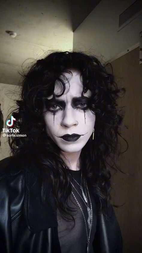 Gothic Men Makeup, Goth Makeup Looks Men, Male Trad Goth Makeup, Gothic Face Paint, Men Goth Makeup, Corpse Paint Men, Gothic Makeup Men, Goth Men Makeup, Goth Guy Makeup