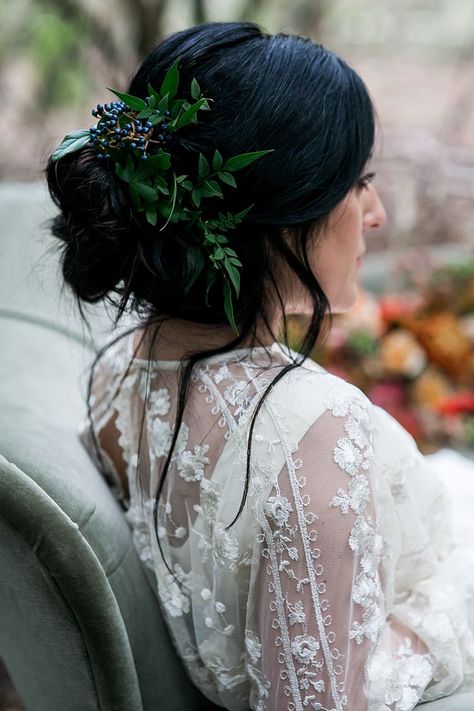 Fern Hair Piece, Gothic Bride Hairstyles, Witchy Bridal Hair, Witchy Wedding Hairstyles, Rare Wedding Ideas, Goth Bridal Hair, Witchy Wedding Hair, Alternative Wedding Hair, Forest Wedding Hair