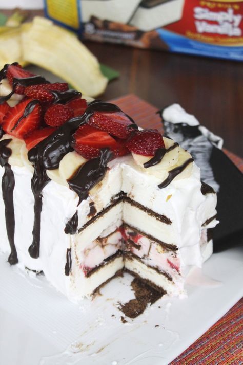 Banana Split Ice Cream Sandwich Cake Desserts Banana, Bread Ice Cream, Cream Sandwich Cake, Banana Split Ice Cream, Vanilla Ice Cream Sandwich, Homemade Ice Cream Cake, Ice Cream Sandwich Cake, Ice Cream Cake Recipe, Chocolate Chip Pancakes