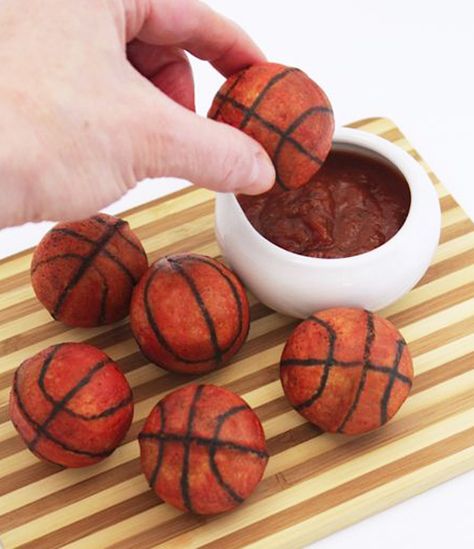 Project Denneler: Slam Dunk Snacks. Can you believe these are calzones? Sneaker Ball Party Food Ideas, Basketball Appetizers, Basketball Desserts, Basketball Pizza, Basketball Food, Basketball Party Food, Basketball Baby Shower, Tiny Bites, Kid Foods