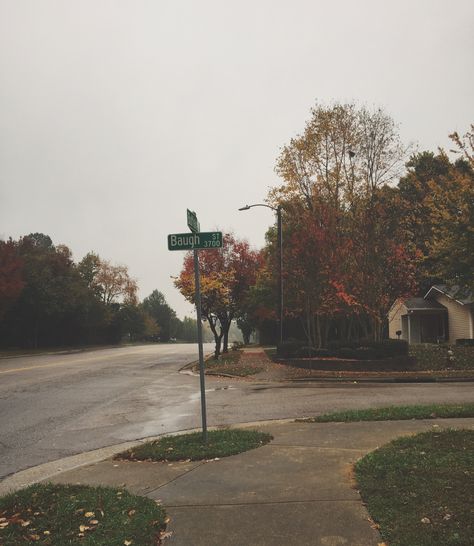 Suburban Street Aesthetic, Midwest Emo, Season Of The Witch, Autumn Aesthetic, City Aesthetic, Pretty Places, Sky Aesthetic, Fall Fun, Small Town