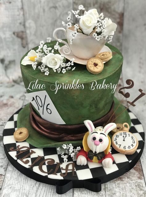 Mad Hatter Cake, Alice In Wonderland Hat, Alice In Wonderland Crafts, Tea Party Cake, Alice In Wonderland Tea Party Birthday, Onederland Birthday Party, Alice In Wonderland Cakes, Alice Tea Party, Hat Cake