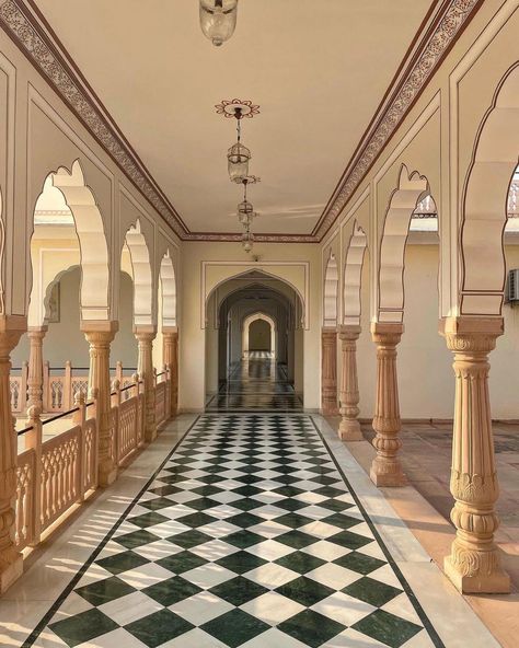 Ancient Indian House Design, South Asian Interior Design, Haveli House India, Indian Architecture Aesthetic, Indian House Aesthetic, South Asian Architecture, South Asian Home, Desi Architecture, South Indian Architecture