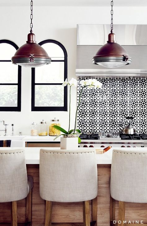 backsplash. Tuscan Style Interior Design, Kitchen Finishes, Kitchen Backsplash Designs, Tuscan Style, Counter Tops, Favorite Kitchen, Style At Home, Beautiful Kitchens, Kitchen Backsplash