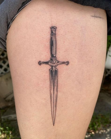 Aspen / Allison / Ochre on Instagram: “Another sick dag for y’all cause I know you love them pointy pokers Handpoked . . . #handpoke #handpoked #handpokedtattoo #tattoo…” Thigh Knife Tattoo, Mideaval Tattoo Design, Dagger Back Tattoo Women, Feminine Knife Tattoo, Midevil Tattoo Ideas, Outer Hand Tattoo, Economics Tattoo, Dagger With Wings Tattoo, Small Dagger Tattoo Simple