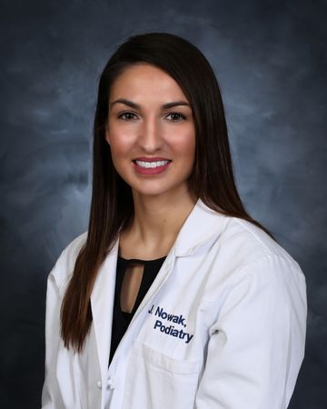 Meet Our Highly Qualified Staff here at Buffalo Orthopaedic | Williamsville, NY Female Doctor Aesthetic, Corporate Headshots Women, Female Doctors, Doctor Aesthetic, Professional Headshots Women, Medical Photography, Headshots Women, Headshot Poses, Corporate Headshots