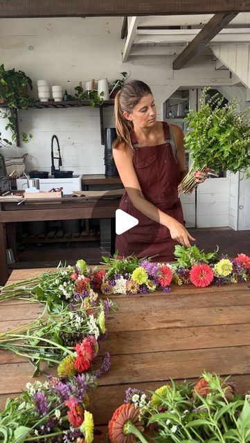 Katy King 🌸 Flower Farmer on Instagram: "Making subscription bouquets today! Here’s my easy method for making lots of bouquets in a short amount of time. Comment GEAR and I’ll send a link to all of my bouquet making supplies. 💐

#flowerfarmer #farmerflorist #flowerfarm #cutflowers #cutflowergarden #bouquet" Greens For Flower Arrangements, Zinnia Bouquet Ideas, Making A Flower Bouquet, Bouquet Display Ideas, Flowers To Grow For Bouquets, Market Bouquet Recipe, Market Bouquets Fresh Flowers, How To Build A Bouquet, Making Flower Bouquets