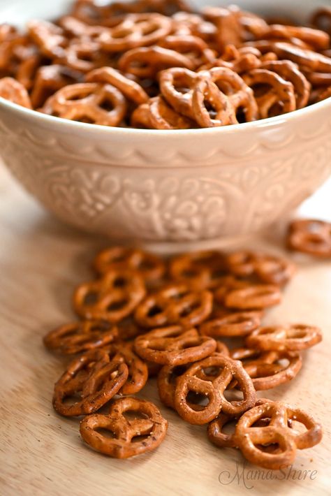 This spicy pretzel recipe is easy to assemble and makes the tastiest, zesty pretzels that are hard to resist. Hard Pretzel Recipe, Spicy Pretzel Recipe, Spicy Pretzels Recipe, Hard Pretzels Recipe, Hard Pretzels, Spicy Pretzels, Pretzel Recipe, Pretzels Recipe, Whole Wheat