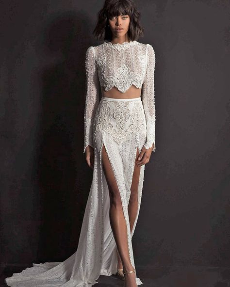 Country Wedding Gowns, Sheath Wedding Dress Lace, Bridal Gowns Vintage, Vintage Lace Weddings, Vintage Inspired Wedding Dresses, Wedding Dress Guide, Bridal Gowns Mermaid, Lace Wedding Dress Vintage, Tea Length Wedding Dress